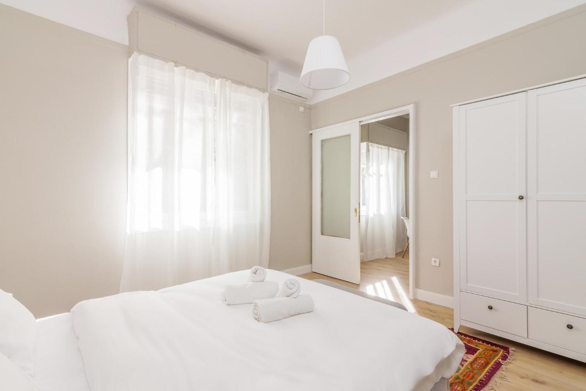 Great House W/ Private Parking Apartment Атина Екстериор снимка