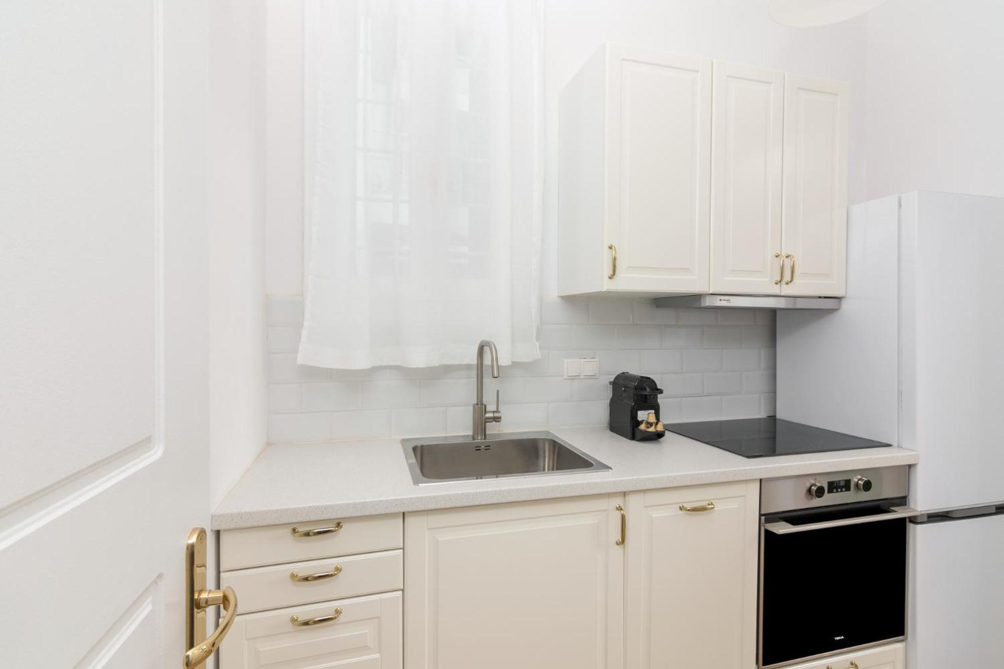 Great House W/ Private Parking Apartment Атина Екстериор снимка