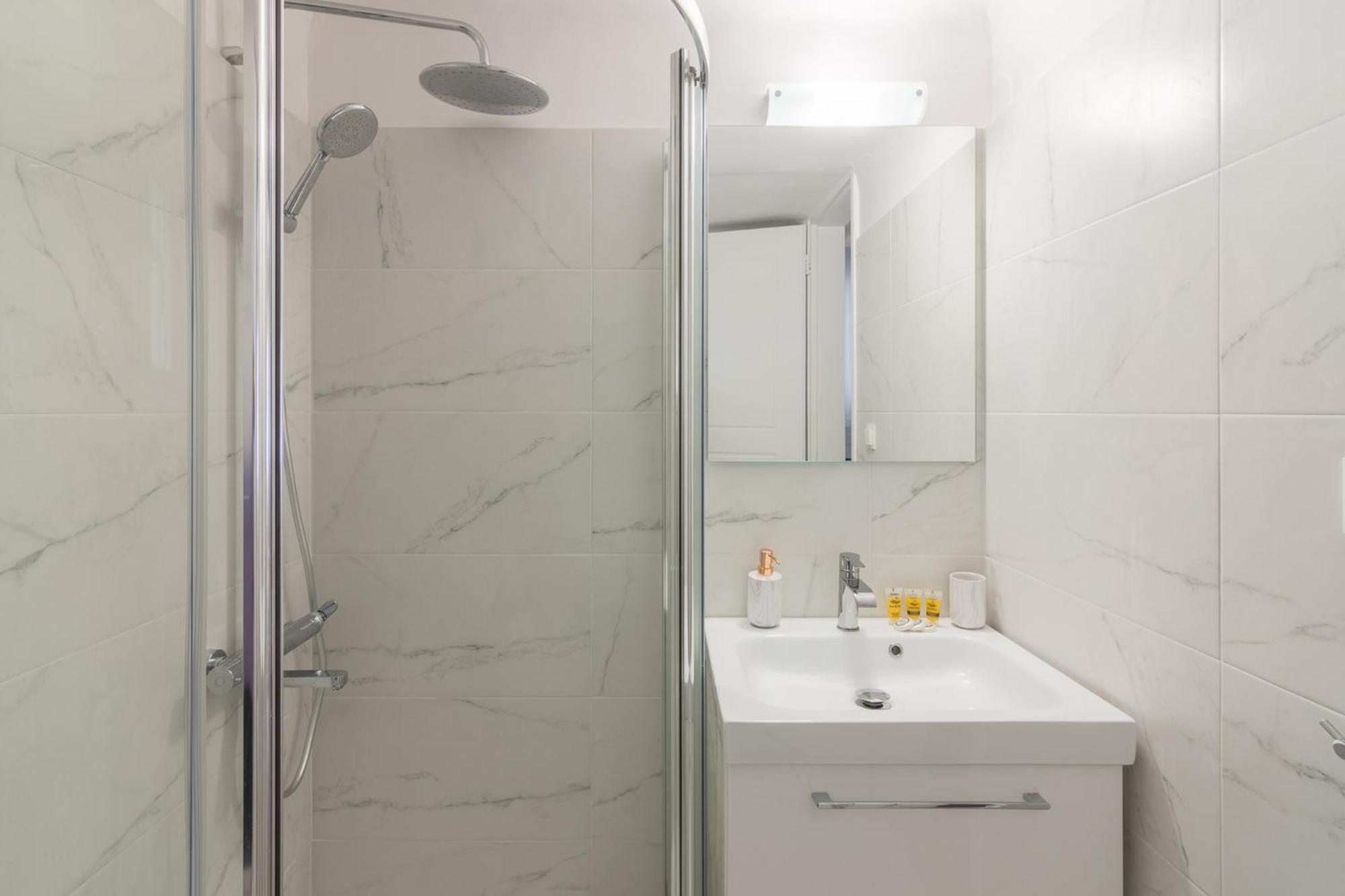Great House W/ Private Parking Apartment Атина Екстериор снимка